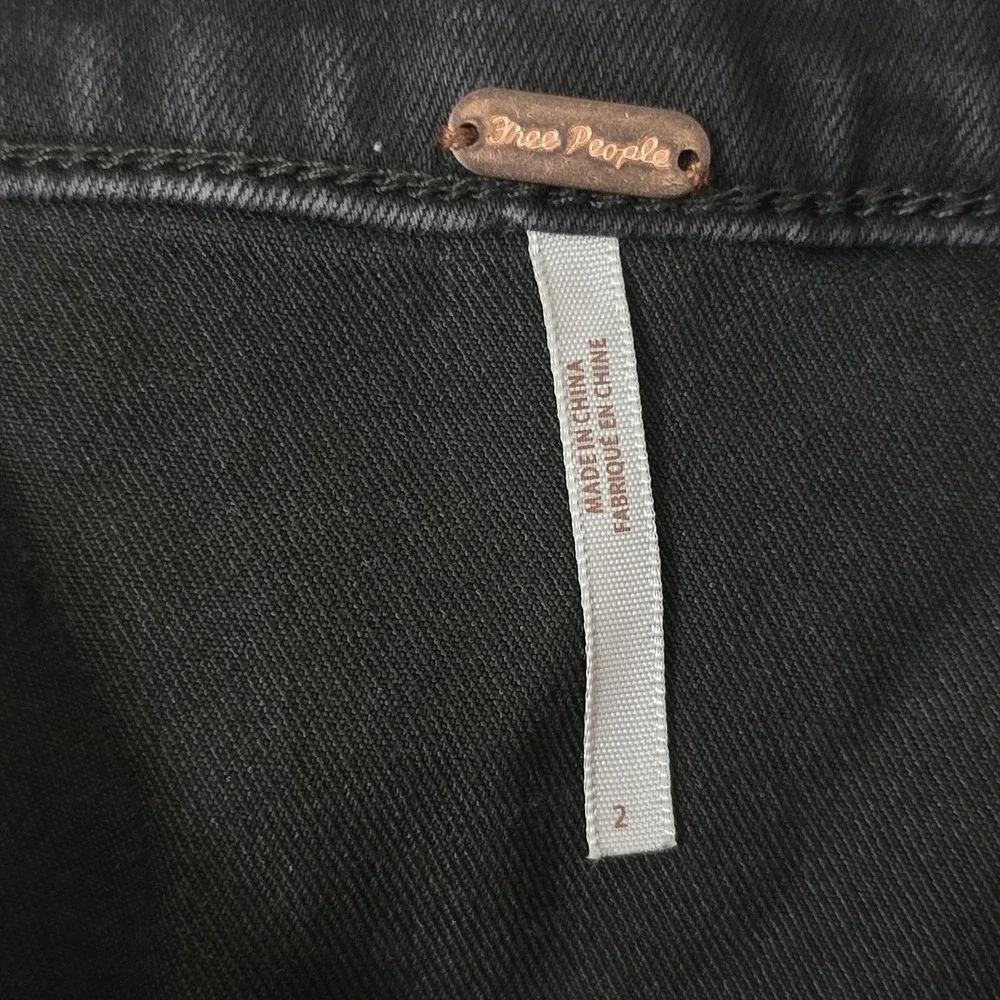Free People Black Denim‎ Mini Skirt Size 2 Button Front Wrap Y2K Tortoise Button